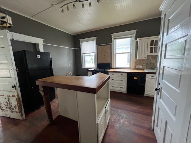 642 West Stephenson Street Freeport, IL 61032 - Photo 14 of 38 a kitchen with stainless steel appliances granite countertop a sink stove and refrigerator