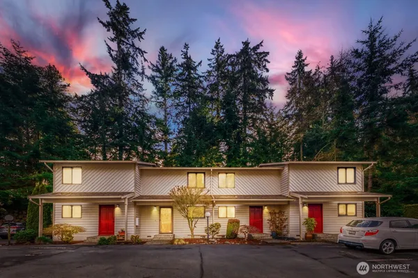 $429,000 | 22906 Edmonds Way, Unit 10, Edmonds, WA 98020