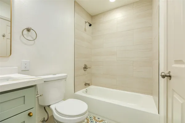 $1,500 | 2305 55th Street, Unit 6, Galveston, TX 77551