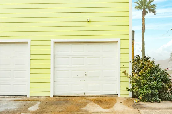 $1,500 | 2305 55th Street, Unit 6, Galveston, TX 77551