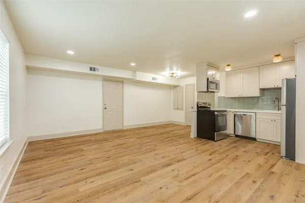 $1,500 | 2305 55th Street, Unit 6, Galveston, TX 77551