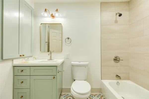 $1,500 | 2305 55th Street, Unit 6, Galveston, TX 77551