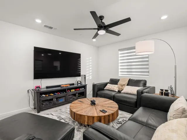 $465,000 | 6656 East Washington Avenue, Fresno, CA 93727