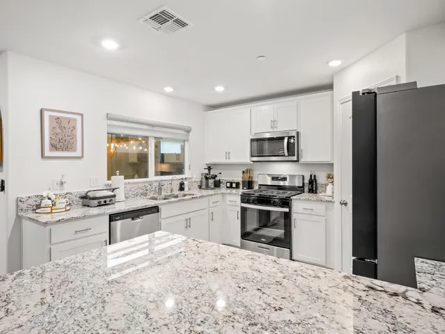 $465,000 | 6656 East Washington Avenue, Fresno, CA 93727