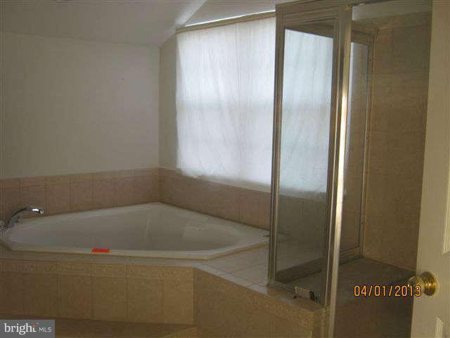 3406 Kidder Road Clinton, MD 20735 - Photo 25 of 26 a bathroom with a bathtub