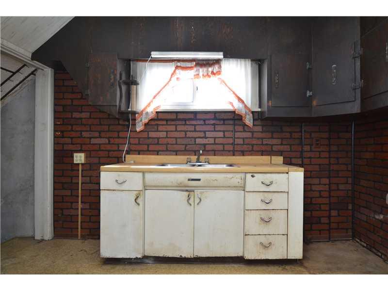 1906 Elmdale Road Pittsburgh, PA 15205 - Photo 14 of 21 Kitchen.