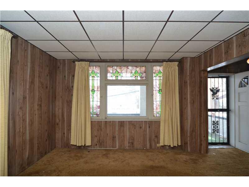 1906 Elmdale Road Pittsburgh, PA 15205 - Photo 5 of 21 Living Room.