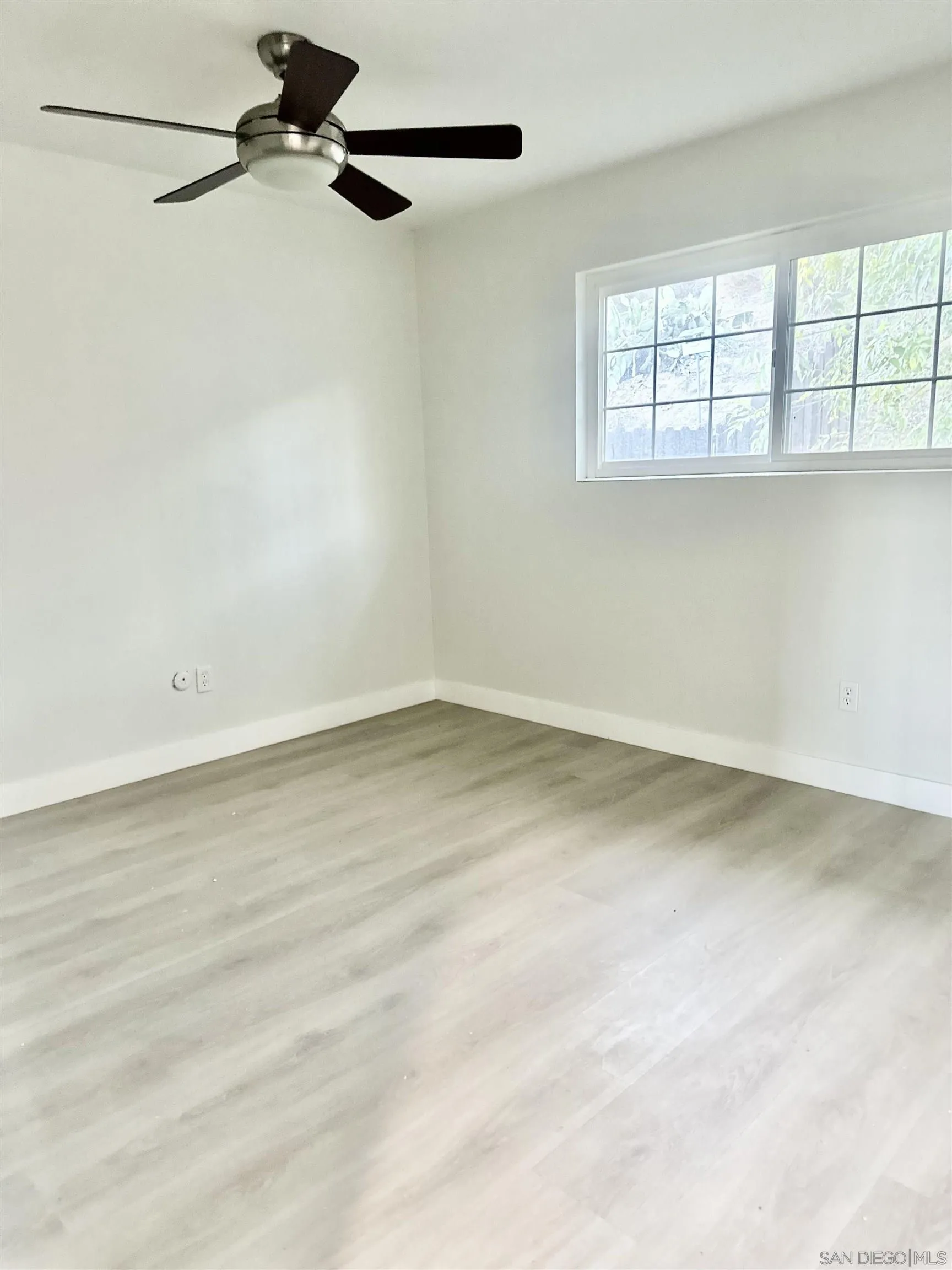 13534 Mountainside Drive Poway, CA 92064 - Photo 6 of 9 an empty room with a empty space and windows