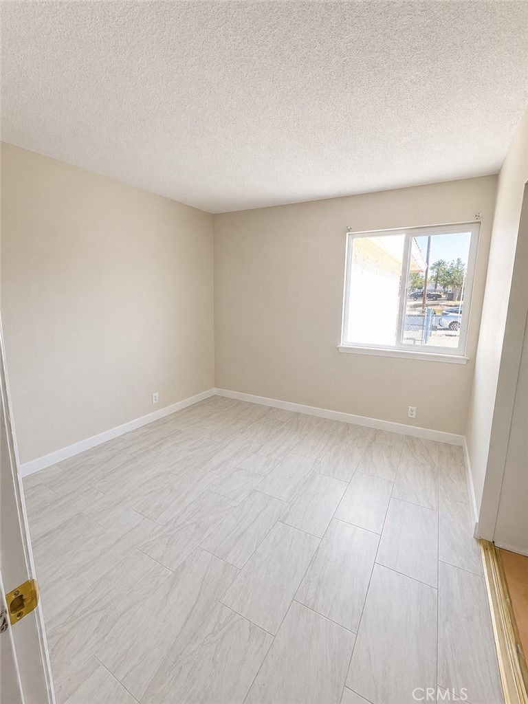 1721 Piute Street Barstow, CA 92311 - Photo 4 of 5 digital stagin