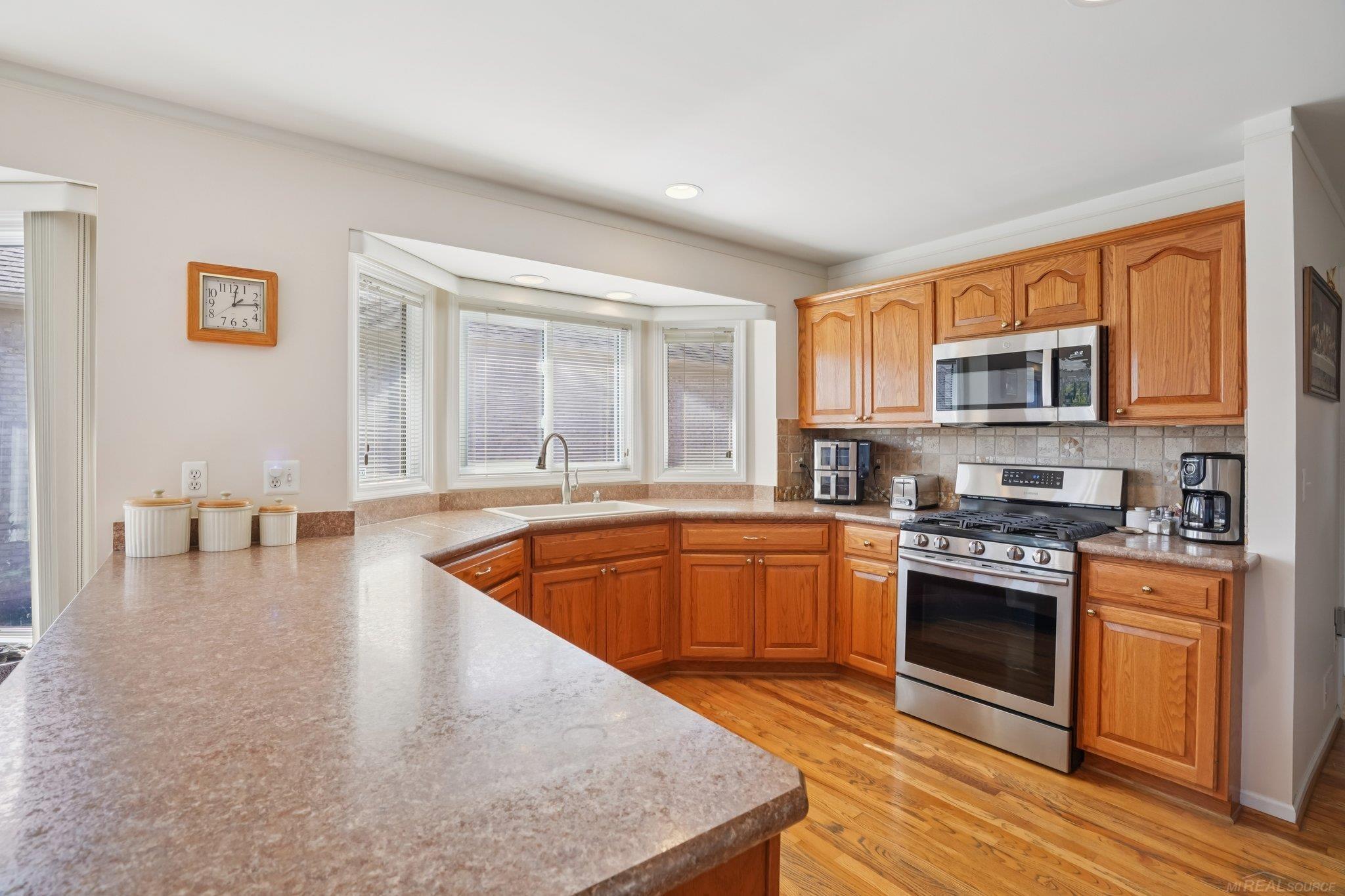 48302 Adams Drive Macomb, MI 48044 - Photo 13 of 47 Gallery Image 13