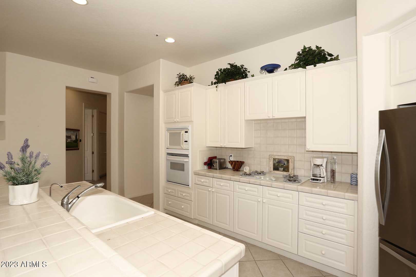 6335 East Marioca Circle Scottsdale, AZ 85266 - Photo 13 of 66 Kitchen