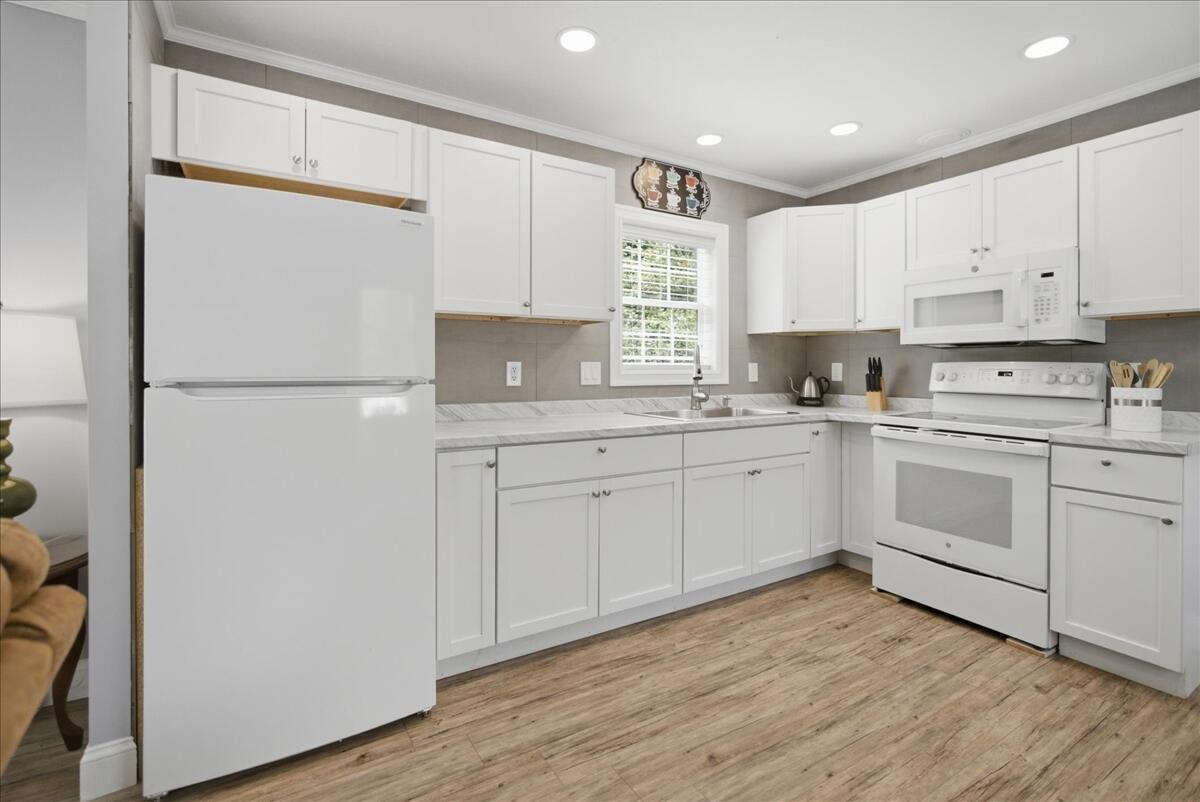 24 Cat Mousam Road Kennebunk, ME 04043 - Photo 8 of 46 Kitchen