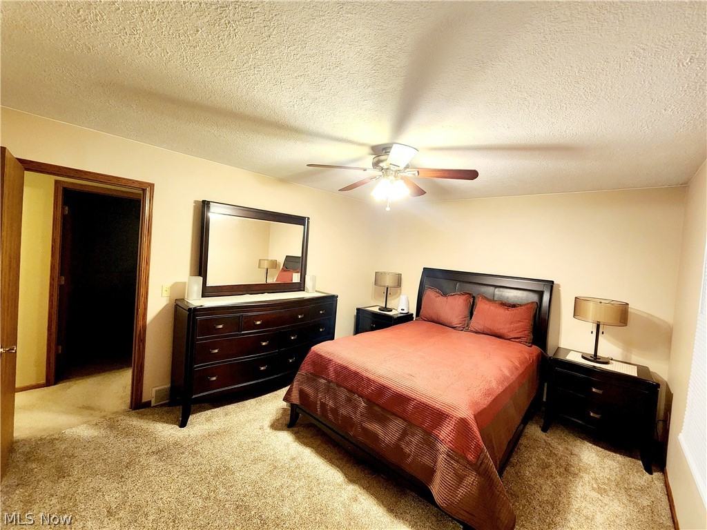 375 North Road Southeast Warren, OH 44484 - Photo 14 of 22 Master Bedroom