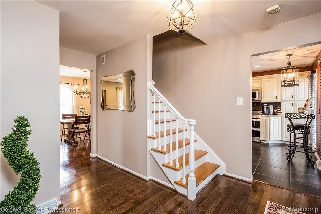 3757 Quarton Road Bloomfield Hills, MI 48302 - Photo 3 of 45 008-2685316-large.jpg