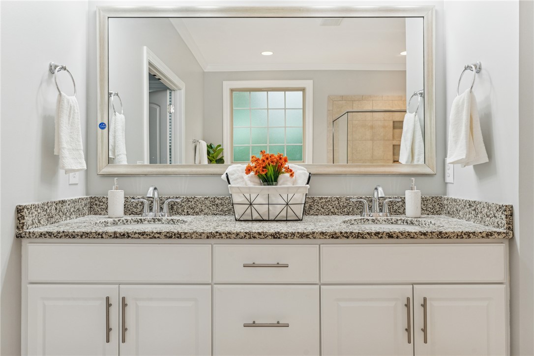 136 Modesto Lane Simpsonville, SC 29681 - Photo 16 of 35 Primary vanity