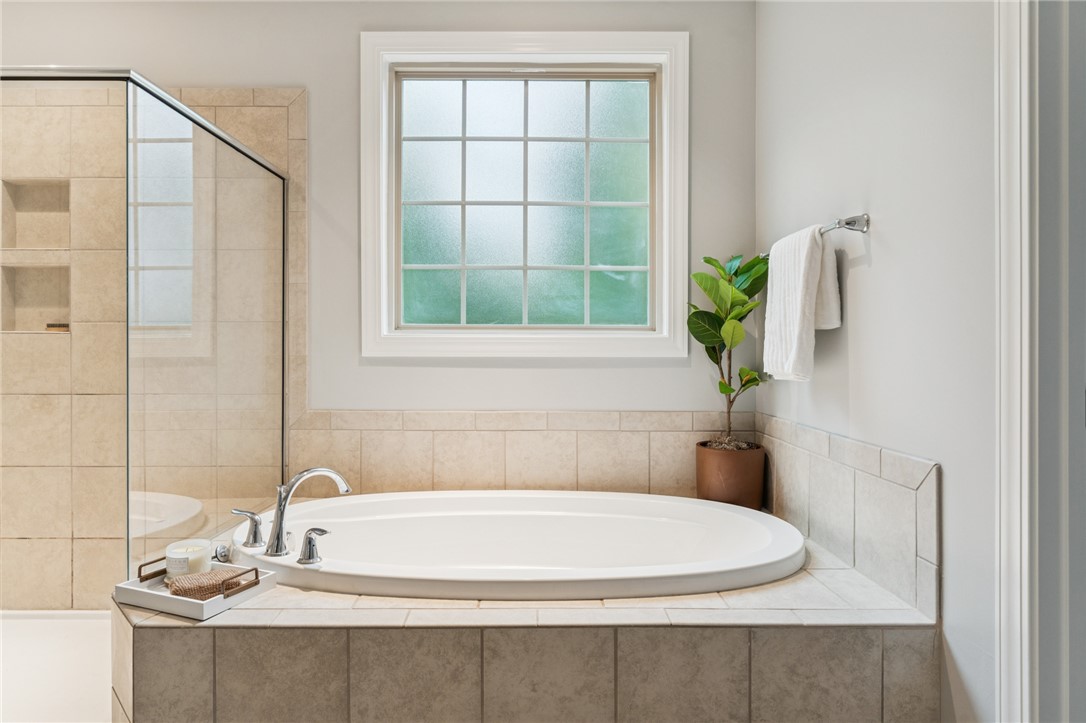 136 Modesto Lane Simpsonville, SC 29681 - Photo 18 of 35 Primary tub