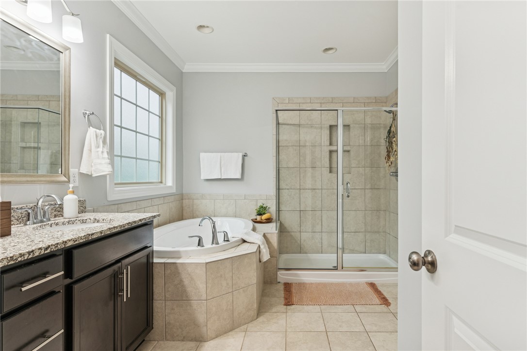 136 Modesto Lane Simpsonville, SC 29681 - Photo 21 of 35 Upstairs large bathroom
