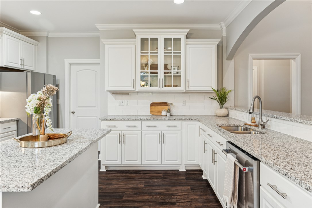 136 Modesto Lane Simpsonville, SC 29681 - Photo 8 of 35 Kitchen