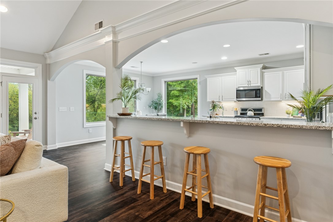 136 Modesto Lane Simpsonville, SC 29681 - Photo 9 of 35 Bar