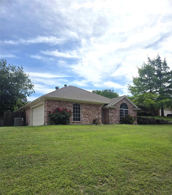 604 Valleyridge Court Decatur, TX 76234 - Photo 4 of 23 Beautiful 4 Bedroom 2 bath Home on large lot with seller offering up to 10,000 in closing costs