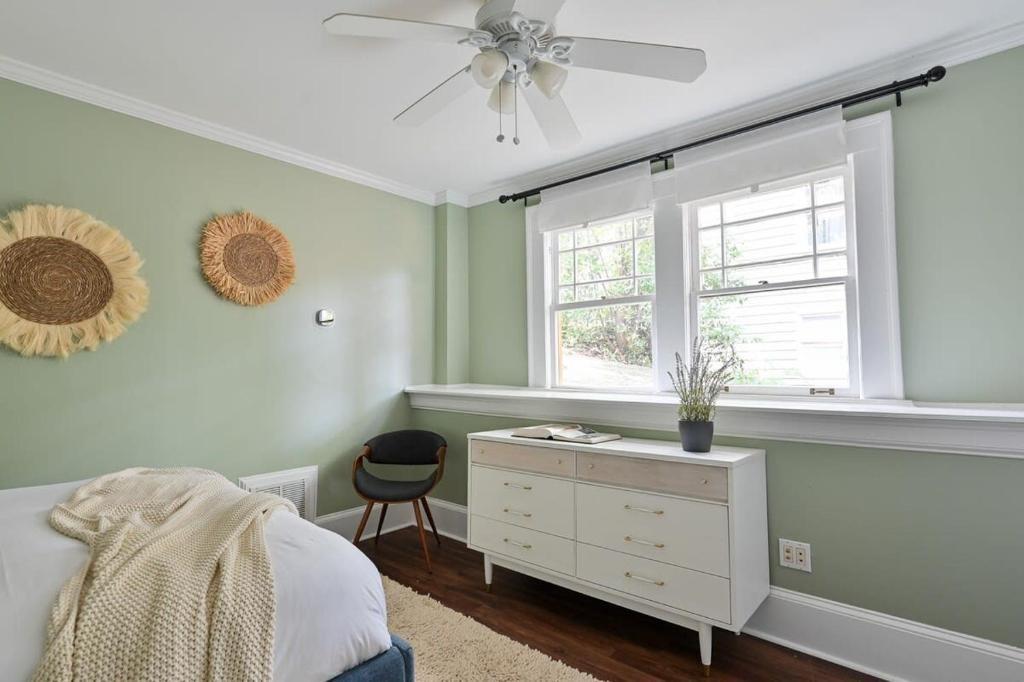 2076 Ridgedale Road Northeast Atlanta, GA 30317 - Photo 32 of 40