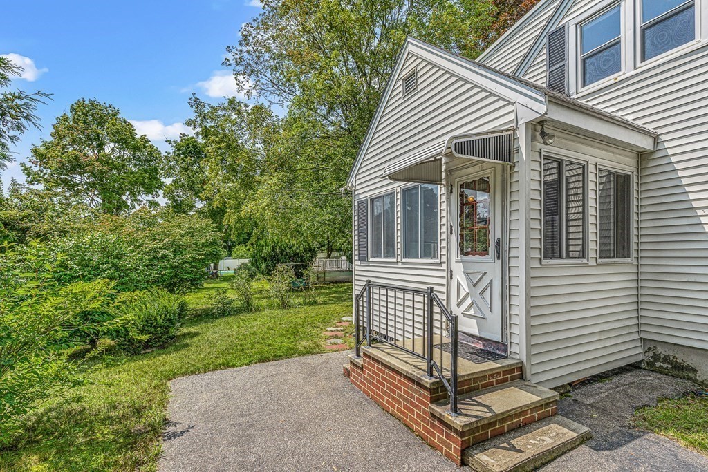 44 Homestead Road Lowell, MA 01850 - Photo 3 of 40 Gallery Image 3