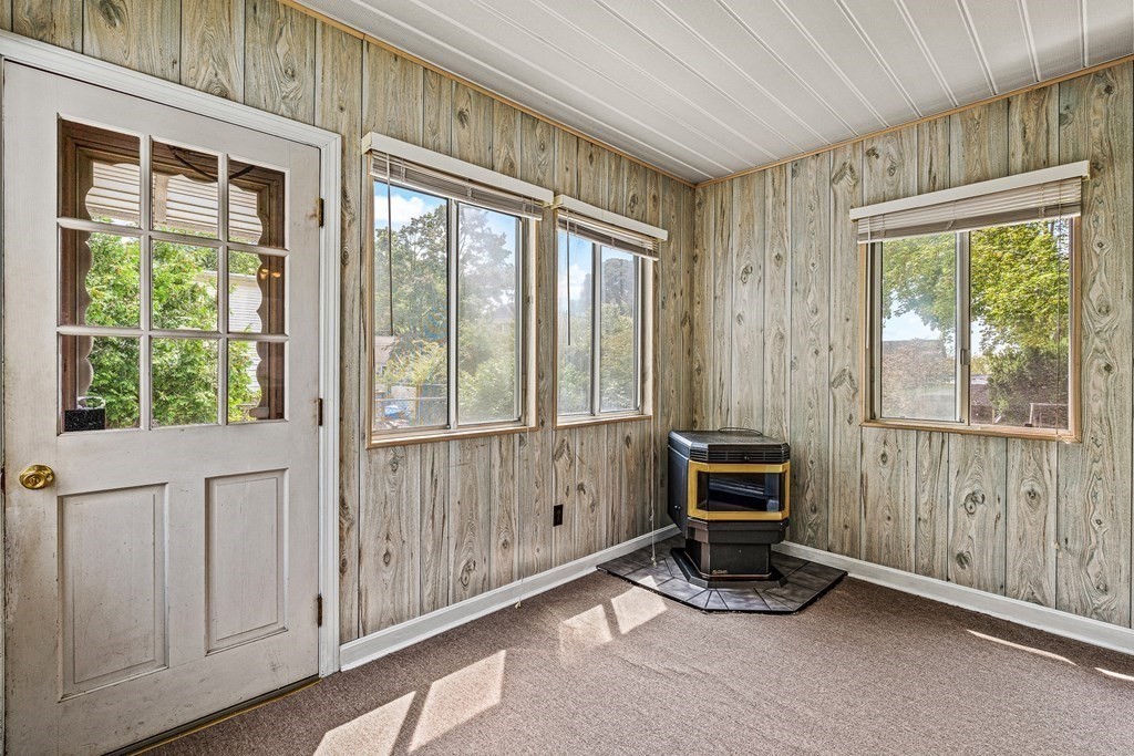44 Homestead Road Lowell, MA 01850 - Photo 4 of 40 Gallery Image 4