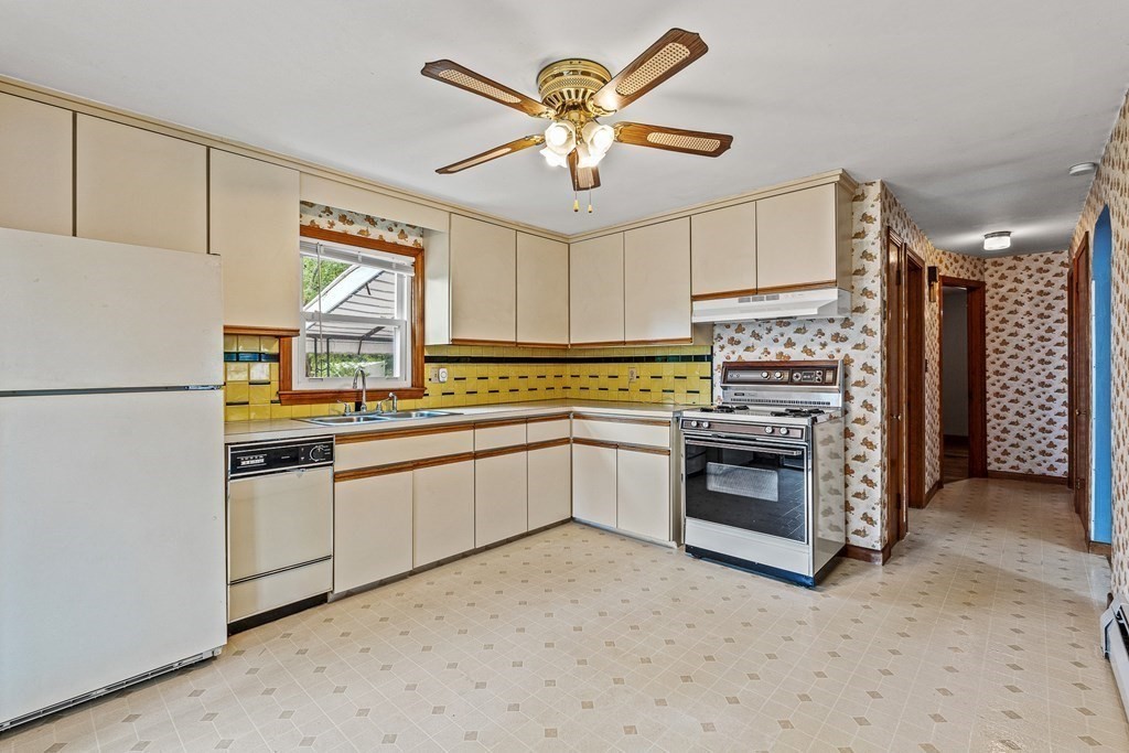 44 Homestead Road Lowell, MA 01850 - Photo 6 of 40 Gallery Image 6