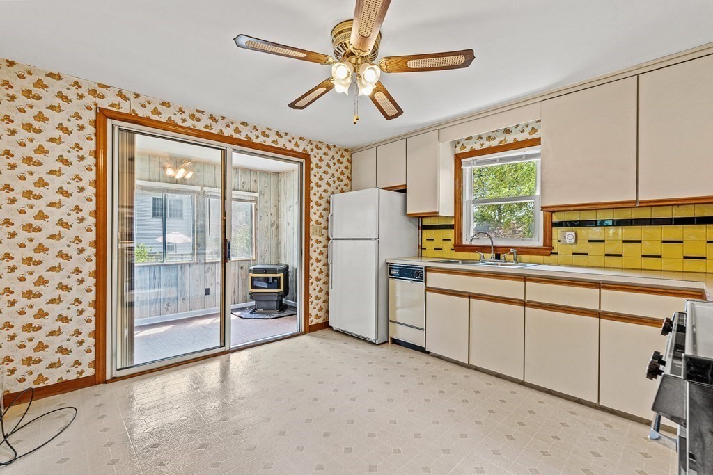 44 Homestead Road Lowell, MA 01850 - Photo 7 of 40 Gallery Image 7