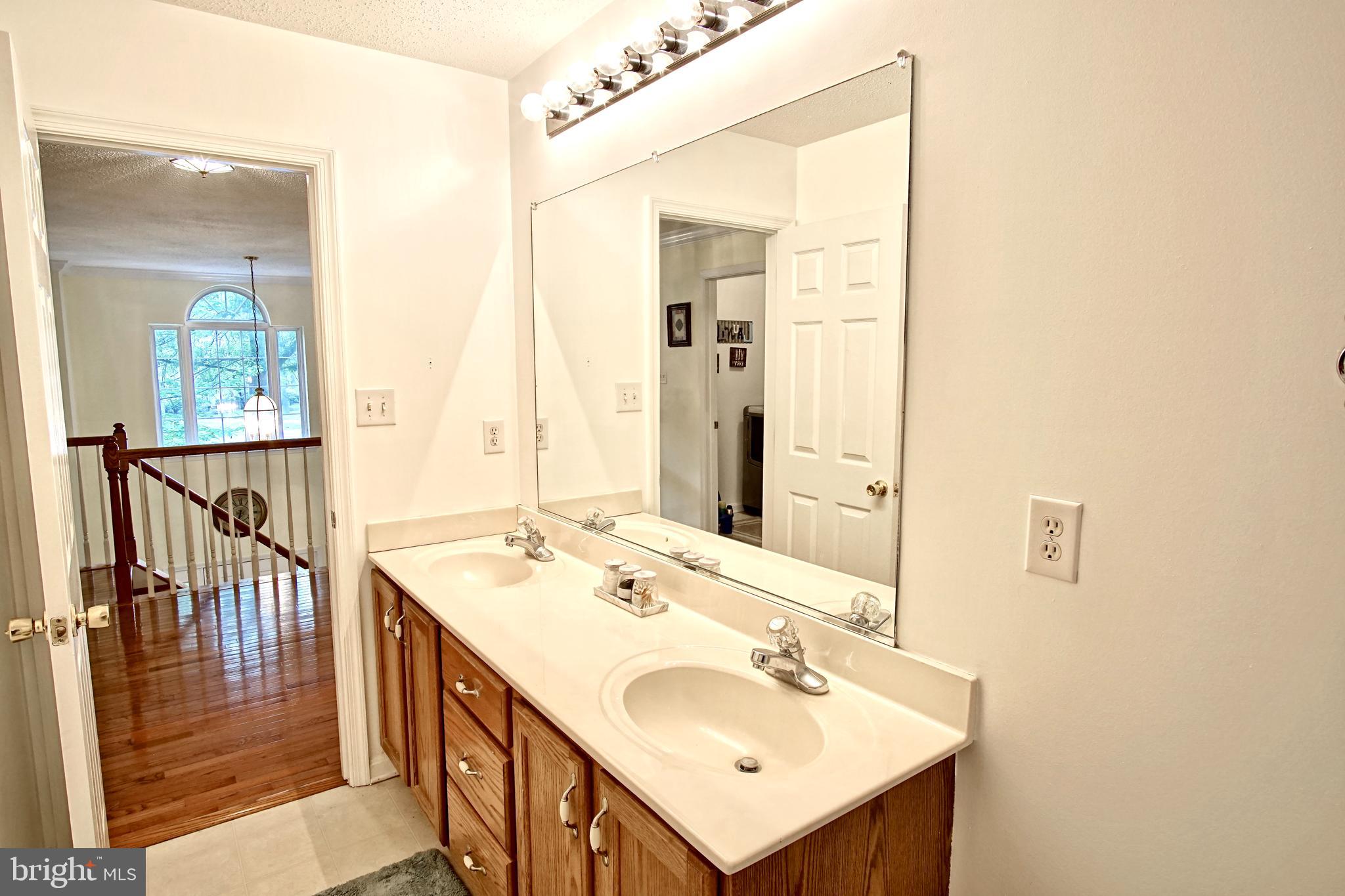 14550 Ivy Dale Court Swan Point, MD 20645 - Photo 39 of 48 Hall bath