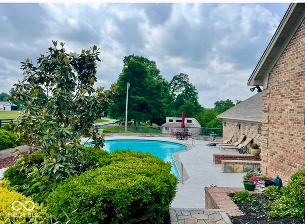 $850,000 | 7501 Chapel Hill Road, Borden, IN 47106