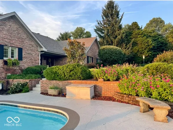 $850,000 | 7501 Chapel Hill Road, Borden, IN 47106