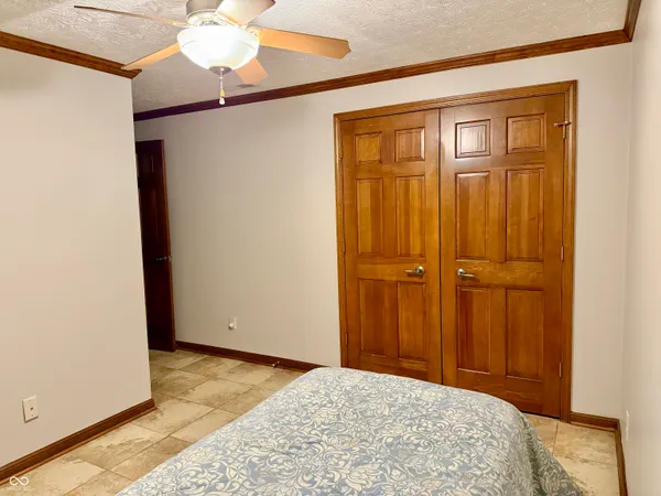 $850,000 | 7501 Chapel Hill Road, Borden, IN 47106