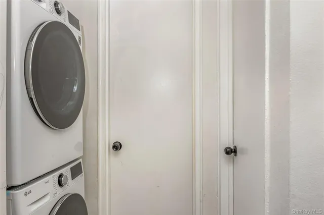 a close view of utility room with washer and dryer