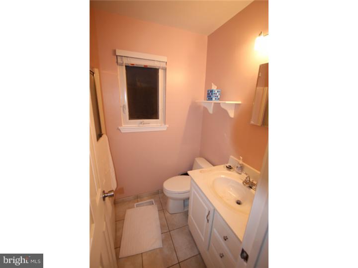 69 Farmhouse Road Sicklerville, NJ 08081 - Photo 19 of 24 Bathroom