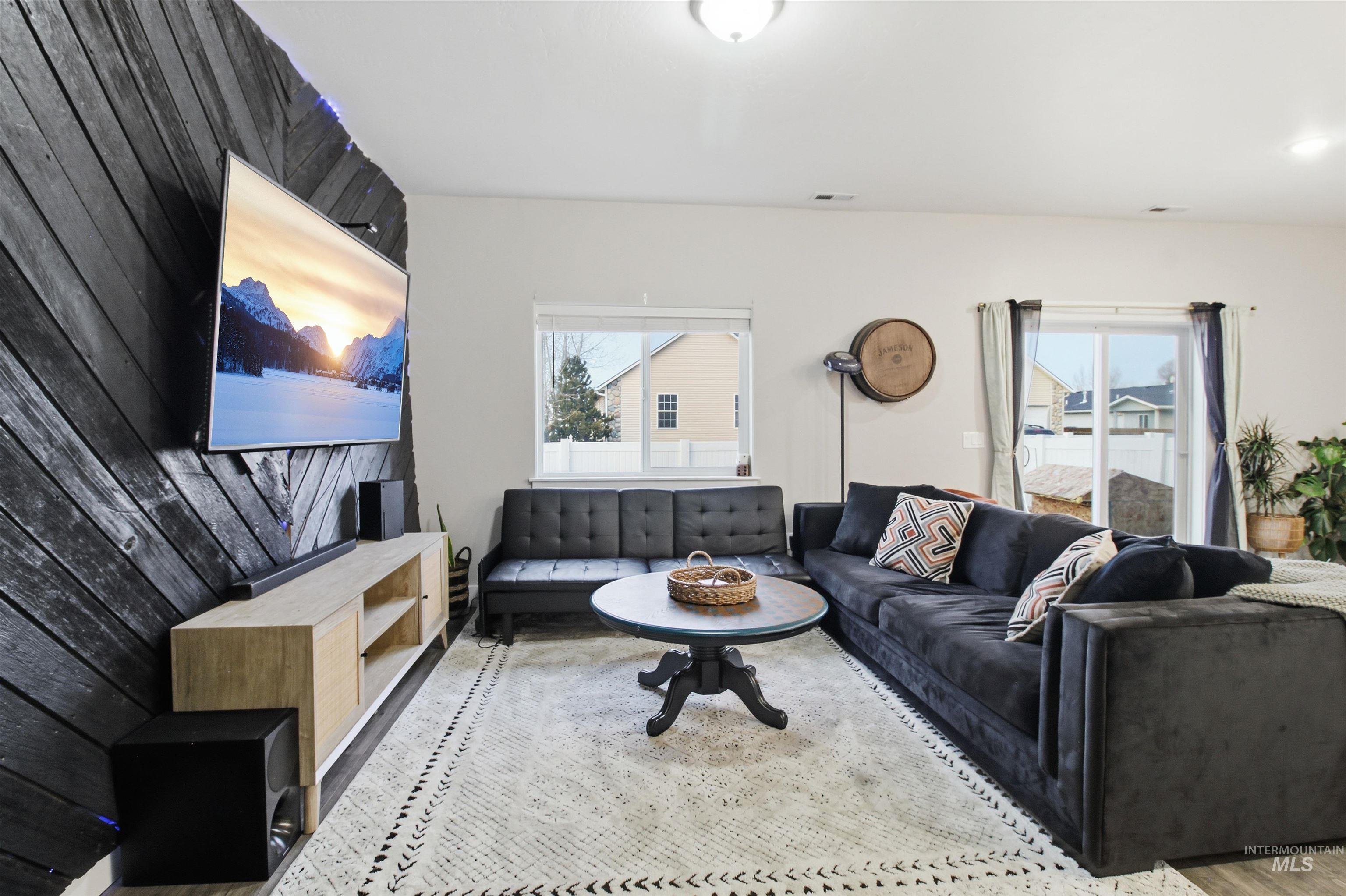 900 East 20th Street Burley, ID 83318 - Photo 12 of 31 Living area featuring wood finished floors
