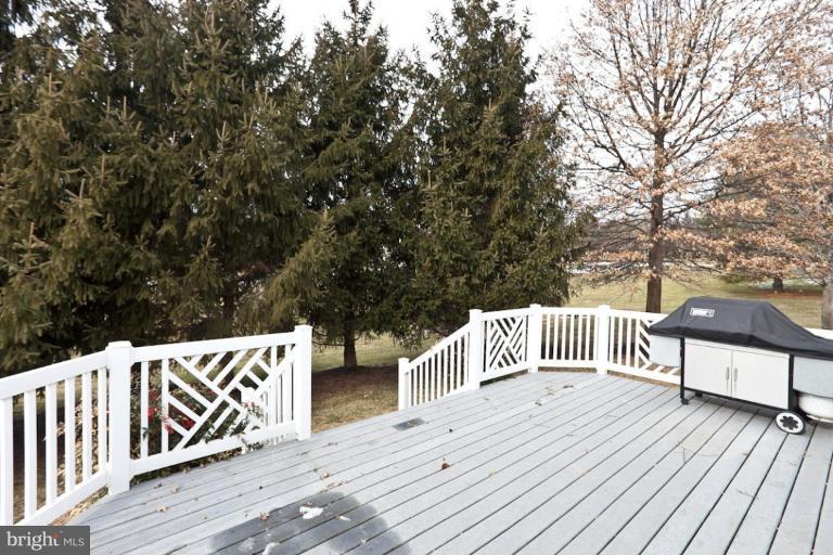 18 Farm Ridge Court Baldwin, MD 21013 - Photo 4 of 27 Deck