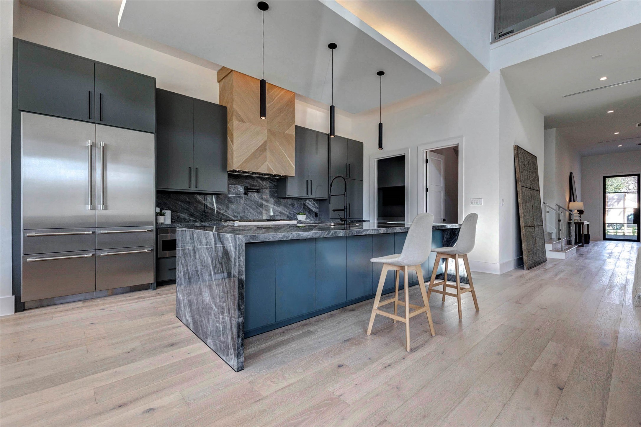 207 West 33rd Street Houston, TX 77018 - Photo 5 of 50 Chef-inspired kitchen featuring a large central island, premium Wolf appliances, and ample prep space for hosting and daily use.