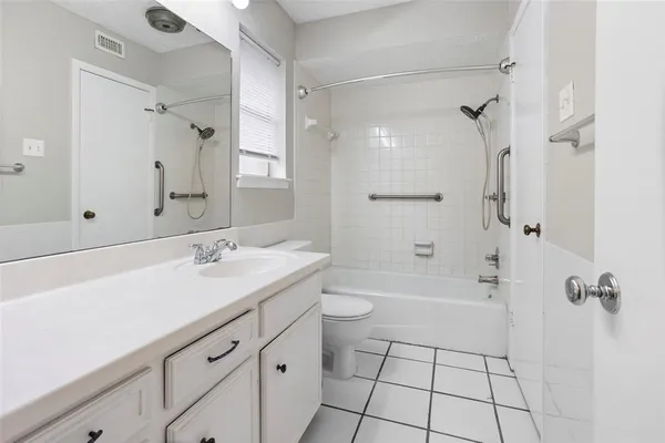 $2,200 | 1024 Edgewood Trail, Benbrook, TX 76126