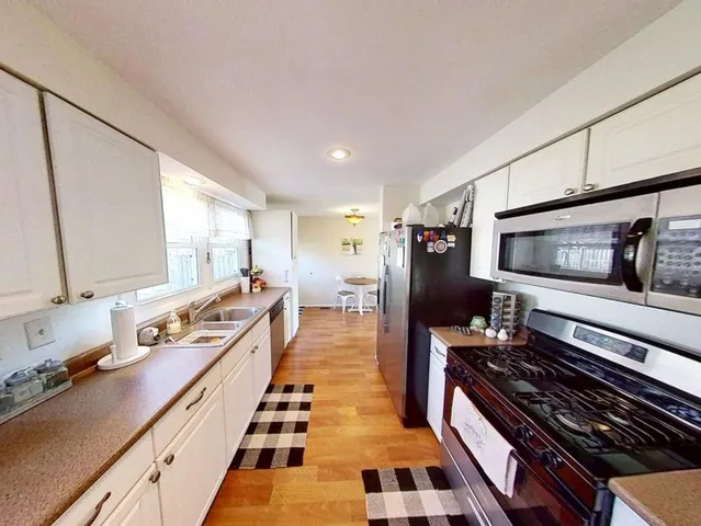 $152,000 | 17 Greenlawn Drive, Kankakee, IL 60901