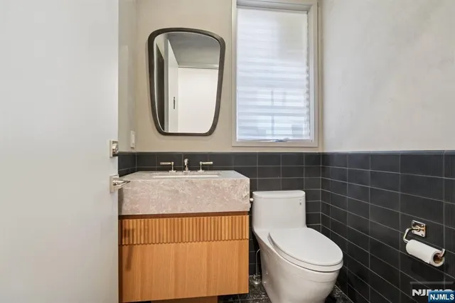 $4,000 | 75 Midland Avenue, Montclair, NJ 07042