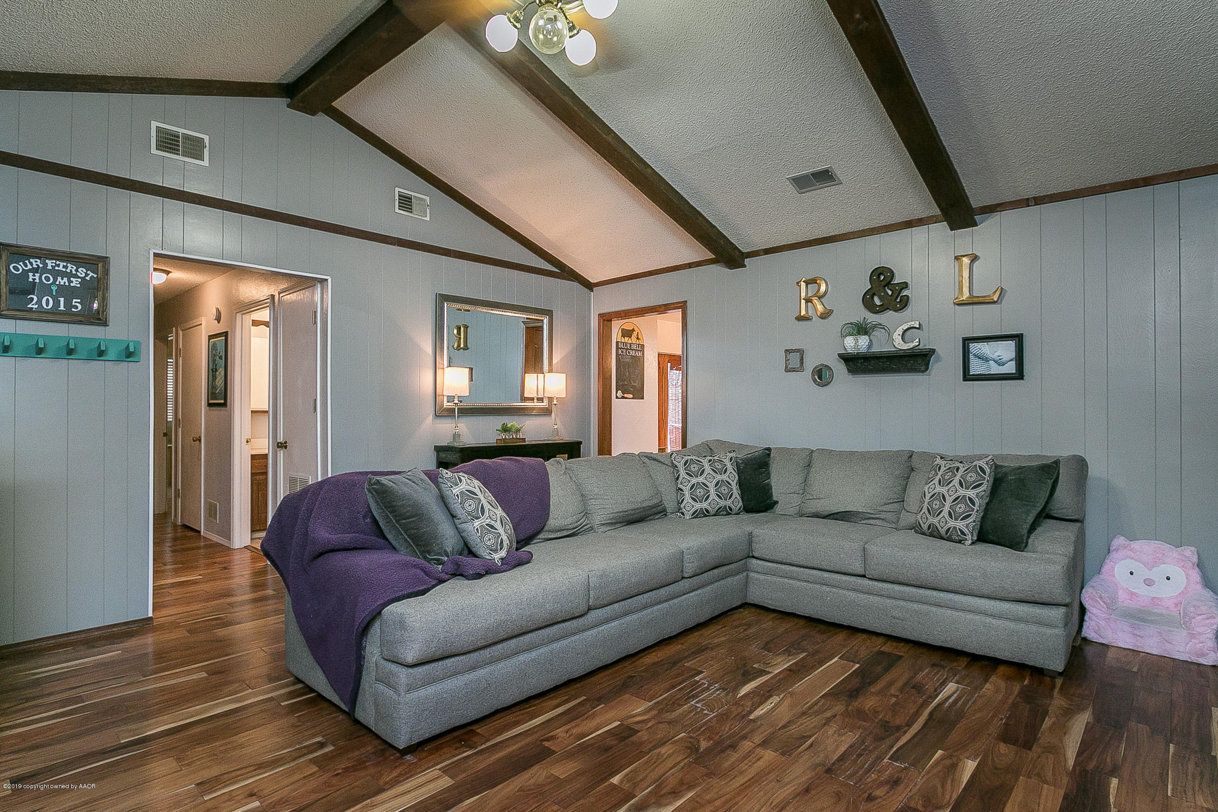 5218 South Fannin Street Amarillo, TX 79110 - Photo 4 of 16 003_Living Room 2
