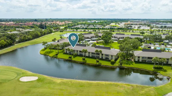 $240,000 | 28 Plantation Drive, Unit 204, Vero Beach, FL 32966