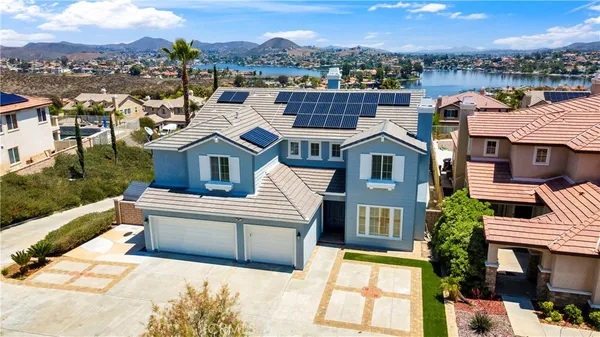 $889,000 | 8 Via Del Fico Court, Lake Elsinore, CA 92532