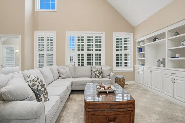 $747,000 | 20 Braeburn Lane, Unit 20, Ashland, MA 01721