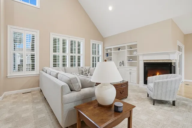 $747,000 | 20 Braeburn Lane, Unit 20, Ashland, MA 01721