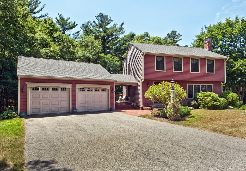 217 Queens Brook Road Pembroke, MA 02359 - Photo 2 of 27 Gallery Image 2
