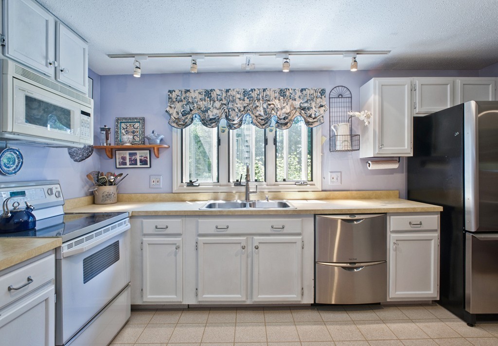 217 Queens Brook Road Pembroke, MA 02359 - Photo 5 of 27 Gallery Image 5