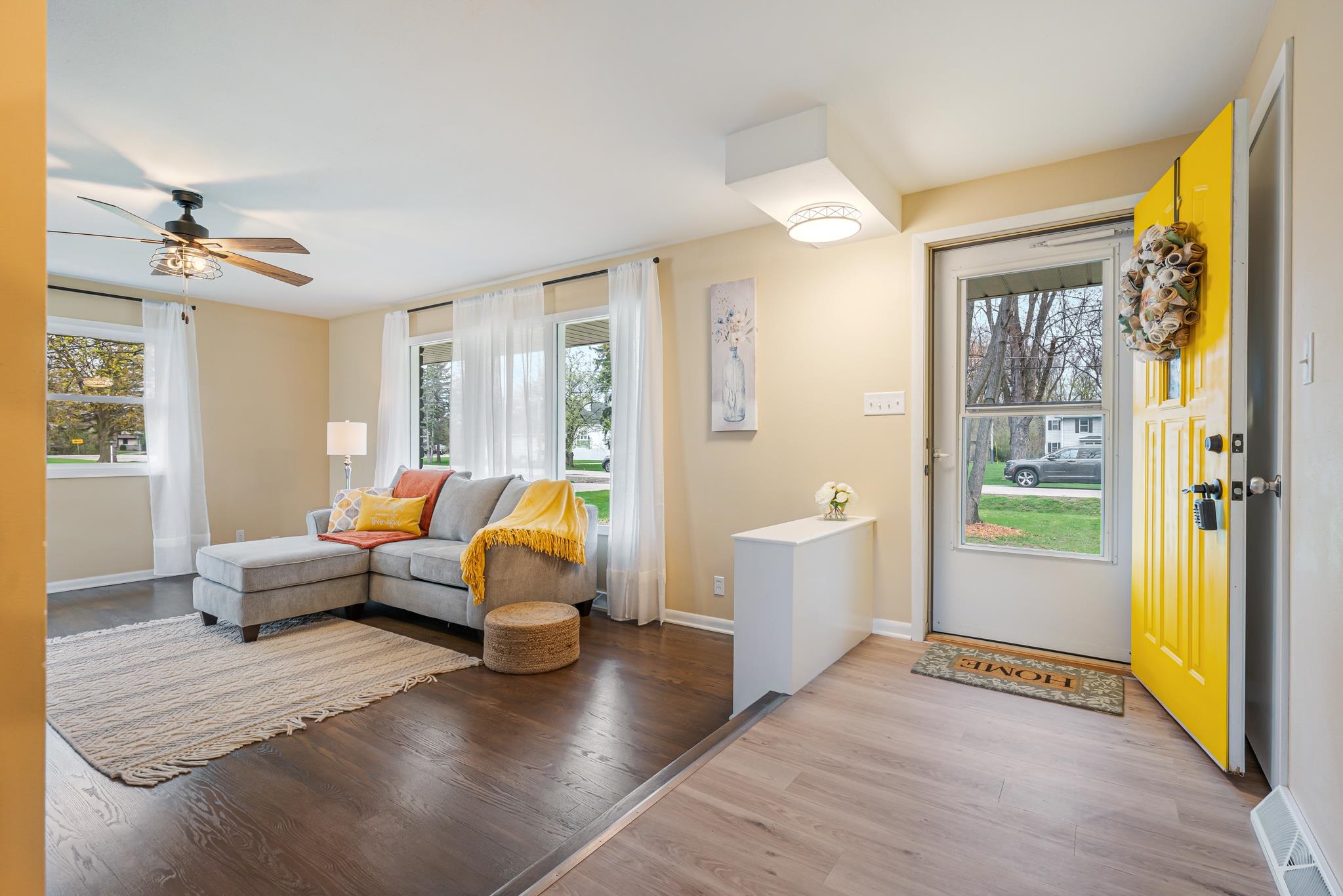 1034 South Ridge Lane Appleton, WI 54914 - Photo 4 of 50