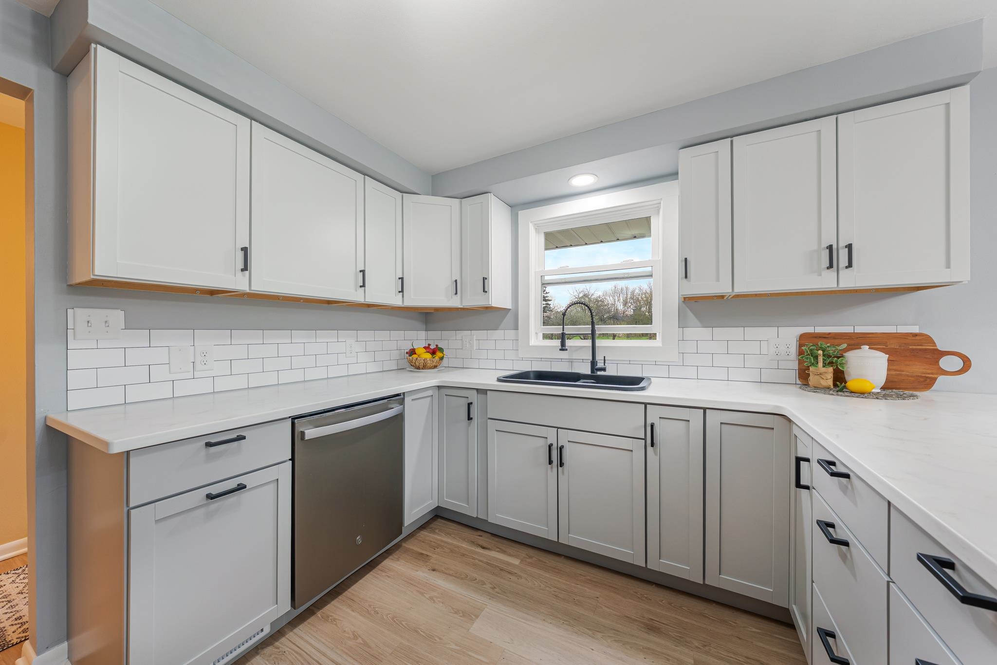 1034 South Ridge Lane Appleton, WI 54914 - Photo 5 of 50